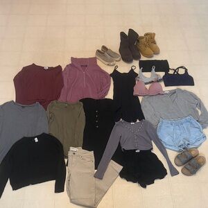 CLEARANCE Women’s XS-M Outfit Bundle